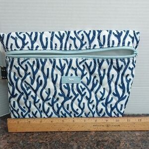 Scout Navy and White Quilted Pouch